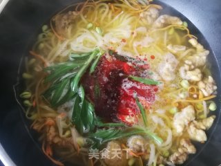 虫草花酥肉米粉的做法步骤：8