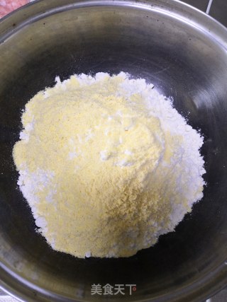 玉米面三鲜饺子的做法步骤：2