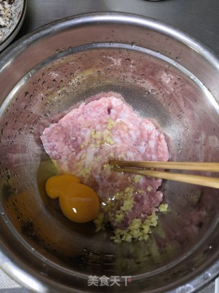 玉米面三鲜饺子的做法步骤：4