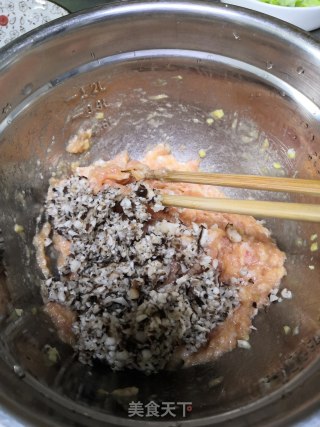 玉米面三鲜饺子的做法步骤：7