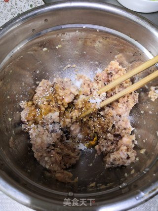 玉米面三鲜饺子的做法步骤：8