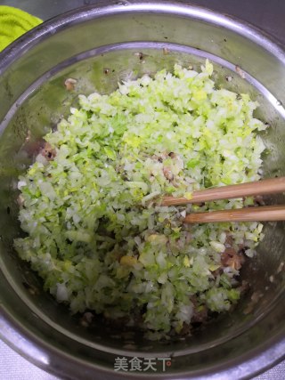 玉米面三鲜饺子的做法步骤：11