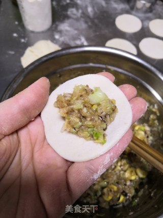 玉米面三鲜饺子的做法步骤：13