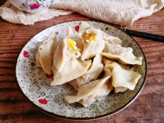 玉米面三鲜饺子的做法步骤：17