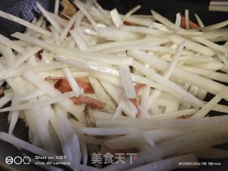 红肠肉丝炒萝卜的做法步骤：4