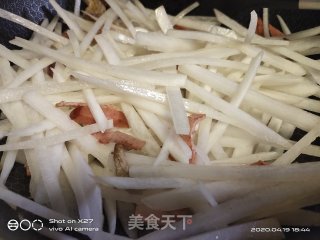 红肠肉丝炒萝卜的做法步骤：5