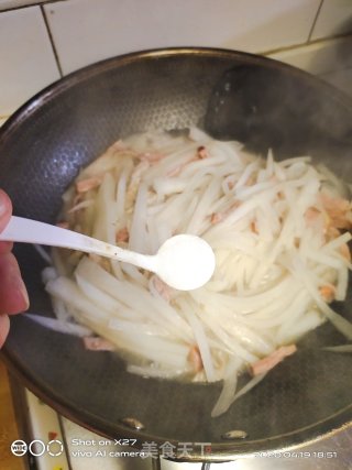 红肠肉丝炒萝卜的做法步骤：7