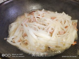 红肠肉丝炒萝卜的做法步骤：9