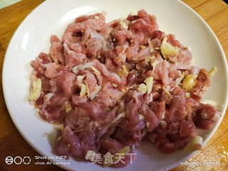 肉丝炒玉米的做法步骤：2