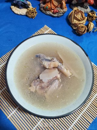 鲜土茯苓煲鸡骨架的做法步骤：9