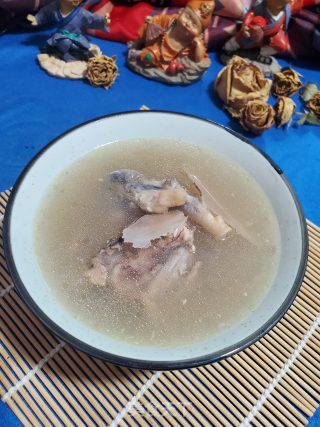鲜土茯苓煲鸡骨架的做法步骤：10