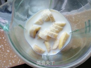 苹果香蕉奶昔的做法步骤：2