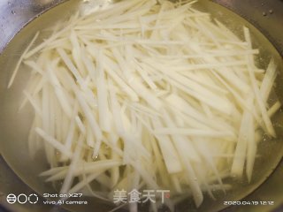 肉丝炒土豆的做法步骤：3