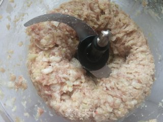 香辣槐花猪肉饺的做法步骤：7