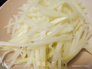酸辣土豆丝的做法步骤：2