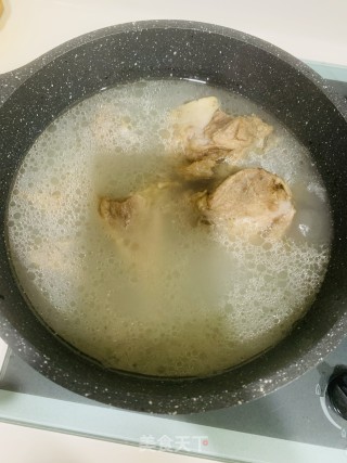 筒骨炖玉米山药的做法步骤：3