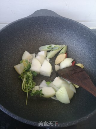 下饭菜卤大鸡腿豆皮的做法步骤：4