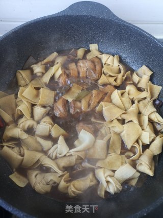 下饭菜卤大鸡腿豆皮的做法步骤：9