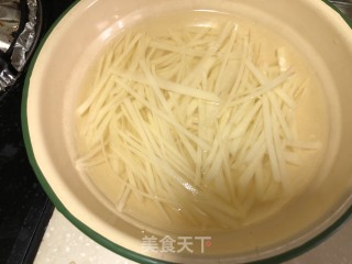 土豆肉丝的做法步骤：1