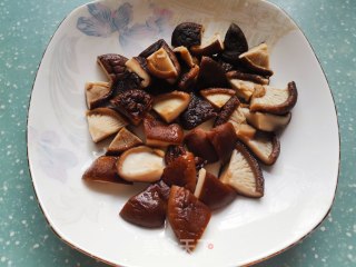 香菇菜心的做法步骤：4
