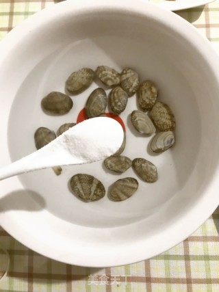 花蛤冬瓜汤的做法步骤：2