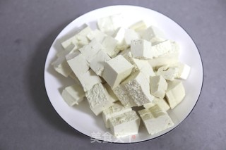 虾酱炖豆腐的做法步骤：3