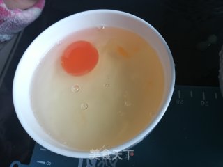 酥掉渣的蛋黄酥的做法步骤：1