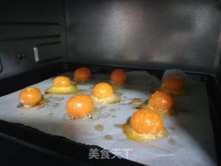 酥掉渣的蛋黄酥的做法步骤：4