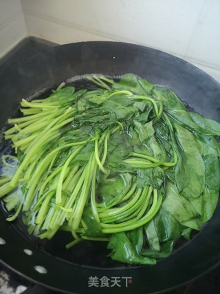 凉拌菠菜的做法步骤：2
