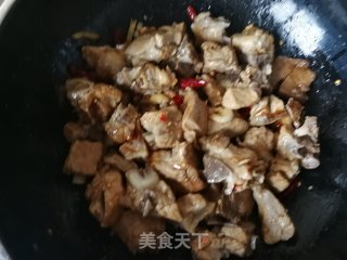 洋葱炒排骨的做法步骤：7
