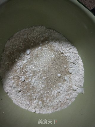 水饺的做法步骤：1