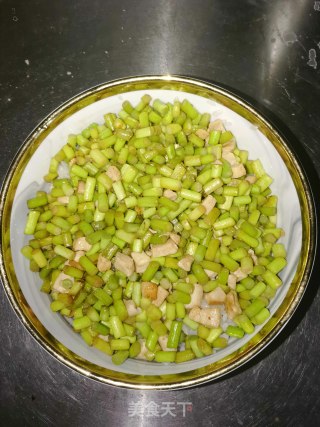 蒜毫炒鸡丁的做法步骤：5