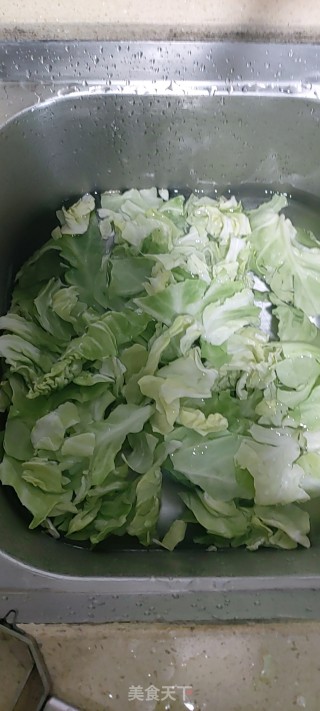 手撕包菜的做法步骤：1