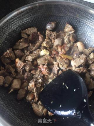 红烧鸭肉的做法步骤：2