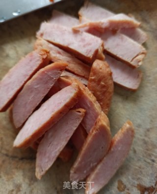 韭菜豆芽火腿炒面的做法步骤：2