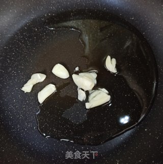 韭菜豆芽火腿炒面的做法步骤：3