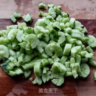 黄瓜拌烧鸡的做法步骤：1