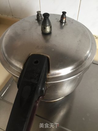 莲藕玉米骨架汤的做法步骤：6