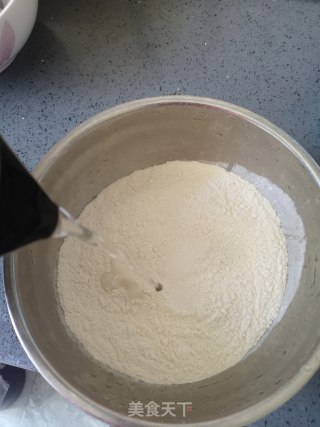 韭菜鸡蛋锅贴的做法步骤：2