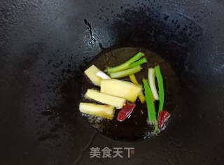 豆瓣酱卤大棒骨的做法步骤：3