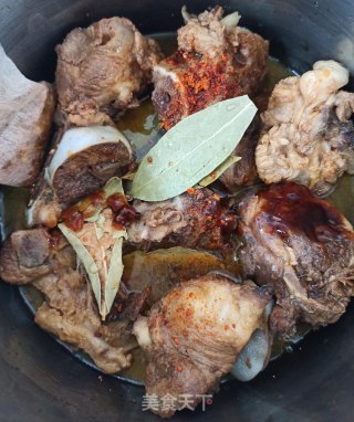 豆瓣酱卤大棒骨的做法步骤：6