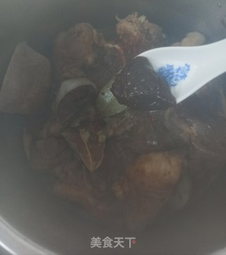 豆瓣酱卤大棒骨的做法步骤：8