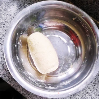 淡黄的面条，蓬松的蔬菜，一个人吃苦荞刀削面开狂…的做法步骤：2