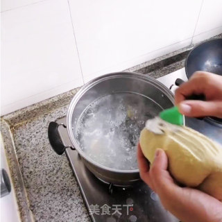 淡黄的面条，蓬松的蔬菜，一个人吃苦荞刀削面开狂…的做法步骤：5