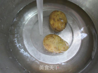 豆豉鲮鱼炒土豆的做法步骤：3