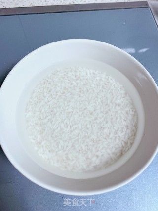 皮蛋瘦肉粥的做法步骤：1