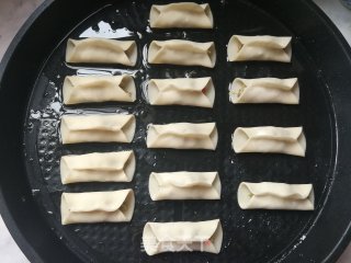 槐花猪肉锅贴的做法步骤：5