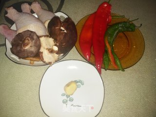 香菇滑鸡的做法步骤：1