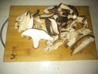 香菇滑鸡的做法步骤：3