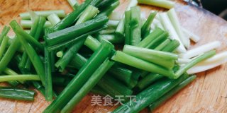 金针菇炒香葱的做法步骤：2